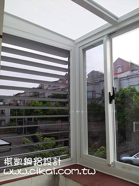 百葉窗玻璃露臺 (3).jpg
