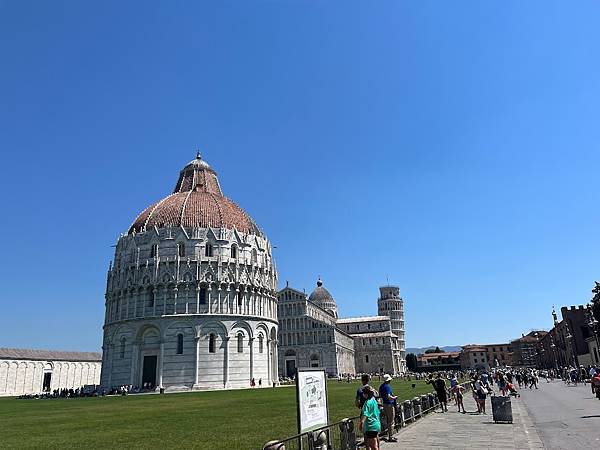 【2023 義大利】0814 Pisa 人擠人的比薩斜塔