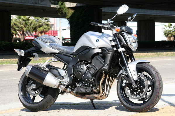 YAMAHA-FZ1.jpg