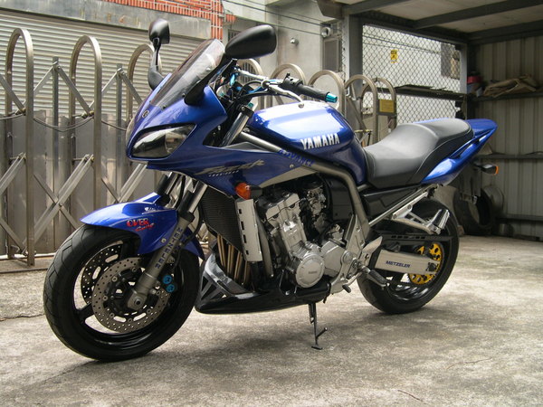 YAMAHA-FZS.jpg