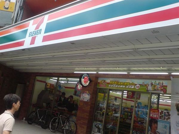 在7-11休息.JPG