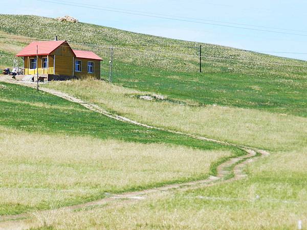 滿州里草原木屋.jpg 滿州里草原木屋.jpg
