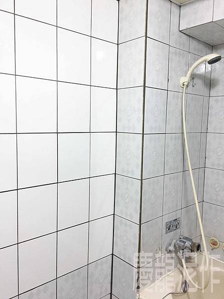 浴室磁磚裂痕如何補救.jpg 浴室磁磚裂痕如何補救.jpg