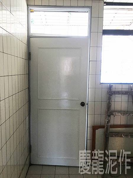 鋁門框水泥填縫 1.jpg