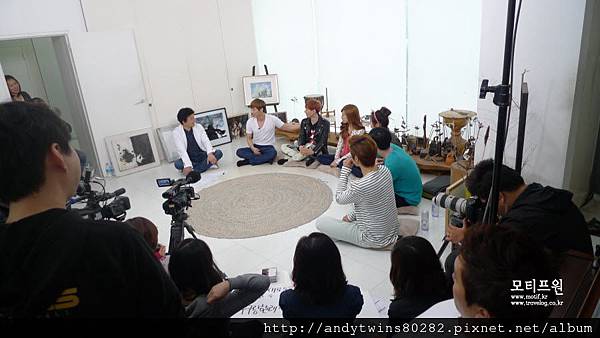 snsd tiffany seohyun talk concert (1)