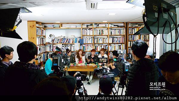 snsd tiffany seohyun talk concert (4)