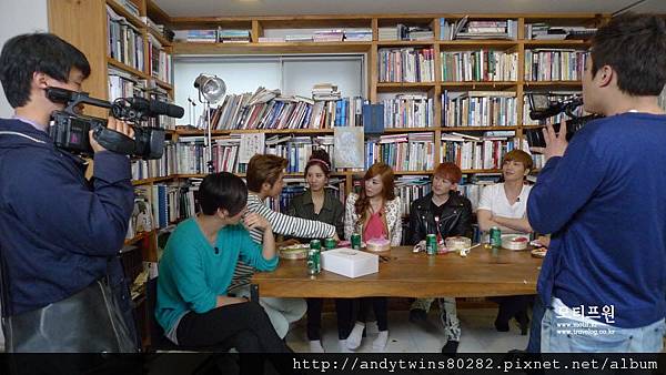 snsd tiffany seohyun talk concert (5)