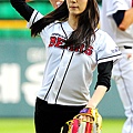 f(x) Krystal Opening Pitch (1)