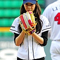 f(x) Krystal Opening Pitch (2)