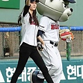 f(x) Krystal Opening Pitch (5)