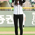 f(x) Krystal Opening Pitch (8)