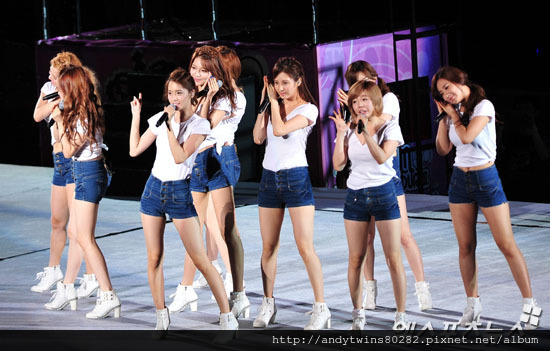 snsd smtown concert in seoul august 2012 (15)