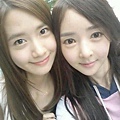 snsd yoona selca picture with friend