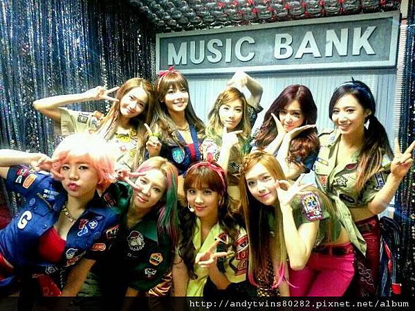 snsd music bank waiting room