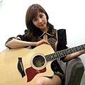 snsd seohyun with guitar