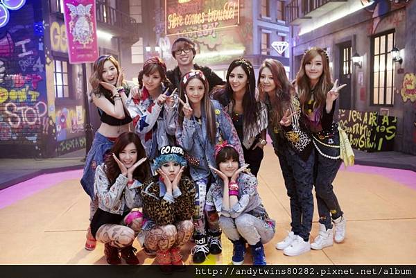 snsd with choreographer