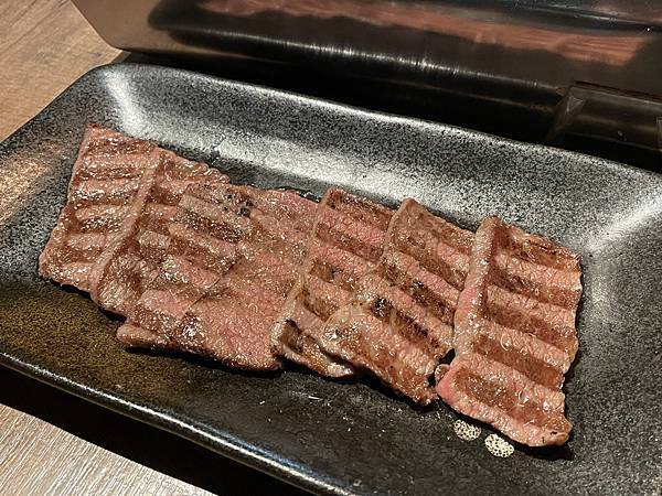 [食記]台北.信義 肉得慌燒肉餐酒館 當月壽星快來這裡！入會