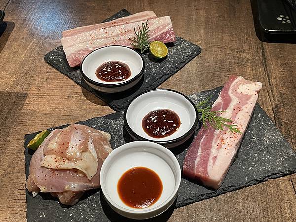 [食記]台北.信義 肉得慌燒肉餐酒館 當月壽星快來這裡！入會