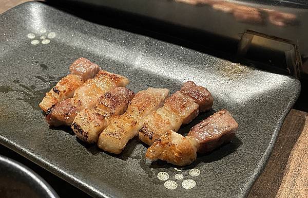 [食記]台北.信義 肉得慌燒肉餐酒館 當月壽星快來這裡！入會