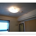 整間房間燈都是吸頂燈，客廳想換掉，有推薦款式嗎?