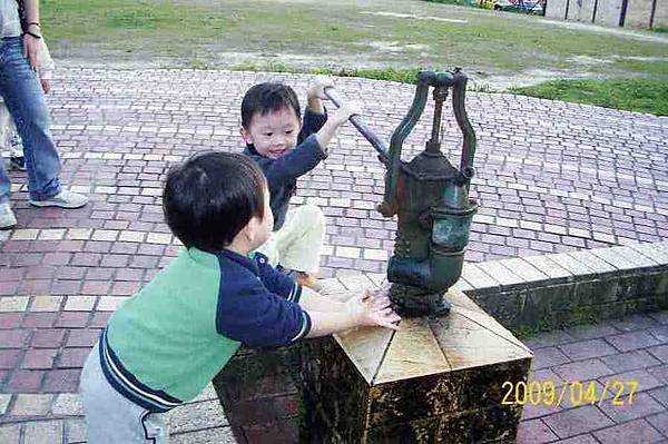 帯小饅頭和東東去公園散步