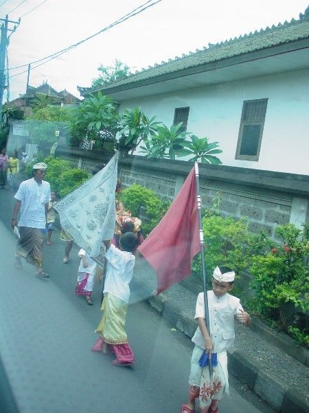 在路上碰到慶典活動