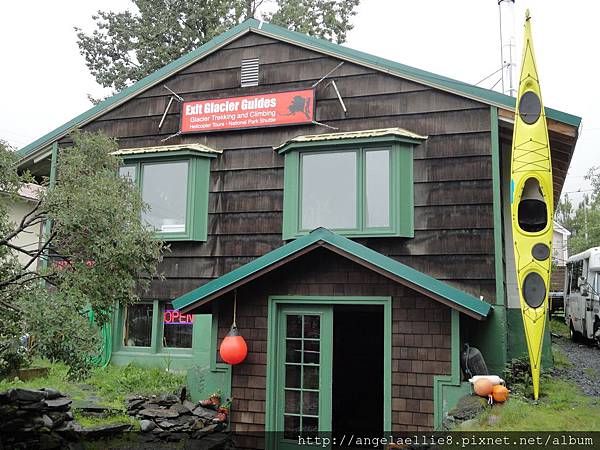 Exit Glacier Guides hourly shuttle