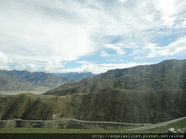 on the way to 羊卓雍措