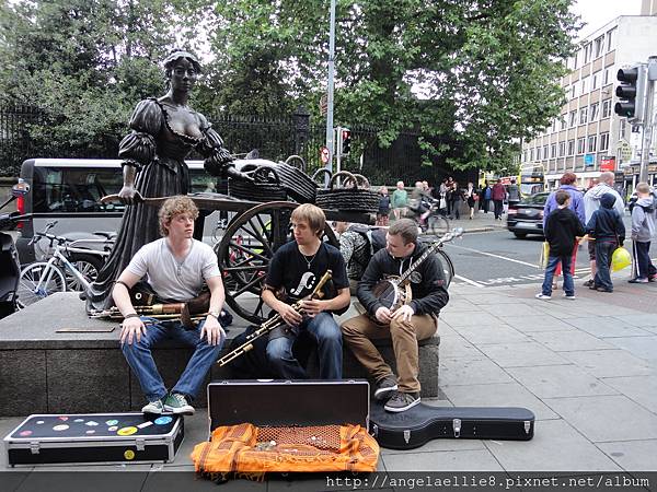 08773Molly Malone Statue.JPG