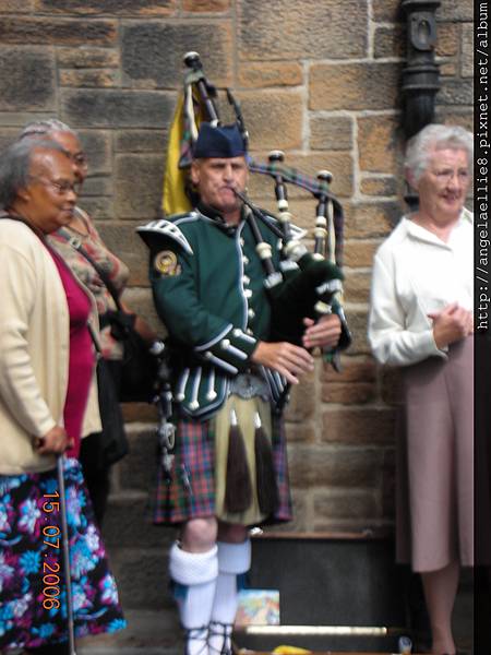 Tarton & Bagpipes.JPG