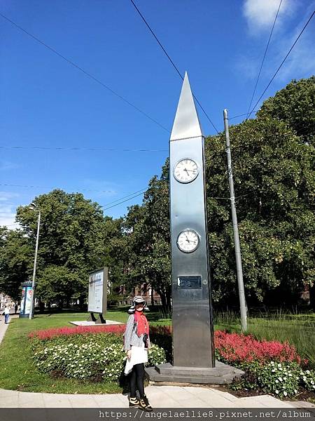 Kobe Friendship clock with Japan.jpg