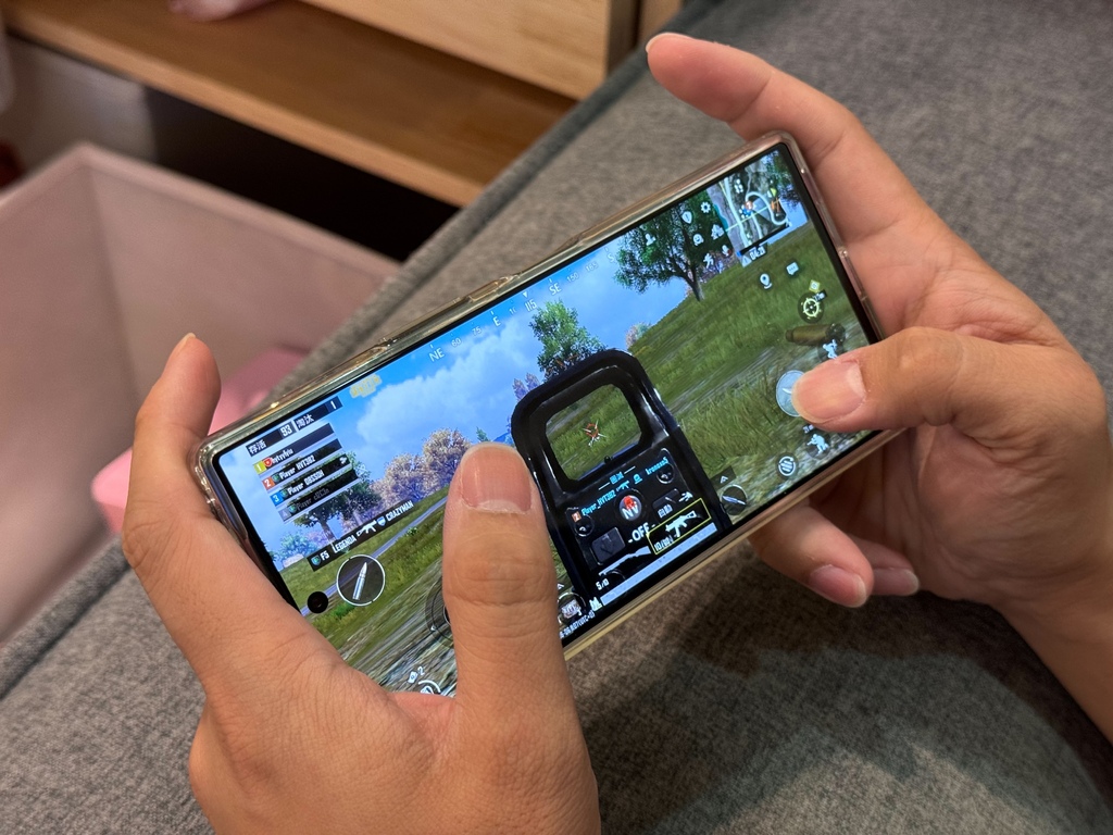 誰說拍照一定要單眼?艾倫新歡。SHARP AQUOS R9 