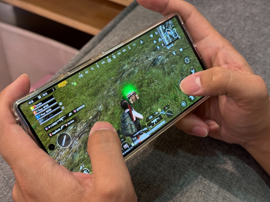 誰說拍照一定要單眼?艾倫新歡。SHARP AQUOS R9 