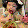 自己吃.gif