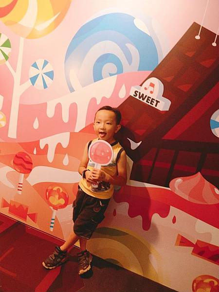 魔法練習生-主題攝影棚糖果屋.jpg