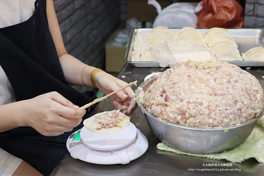 板橋鍋貼 佳佳香鍋貼 專賣店 板橋小吃  巨無霸鍋貼4