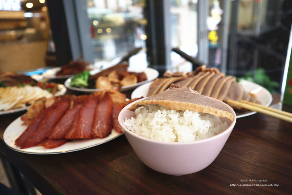 台北美食,東門美食,正記南京板鴨,鴨肉,板鴨,烤雞腿,滷味,粽子,便當,燒臘,小吃,市場