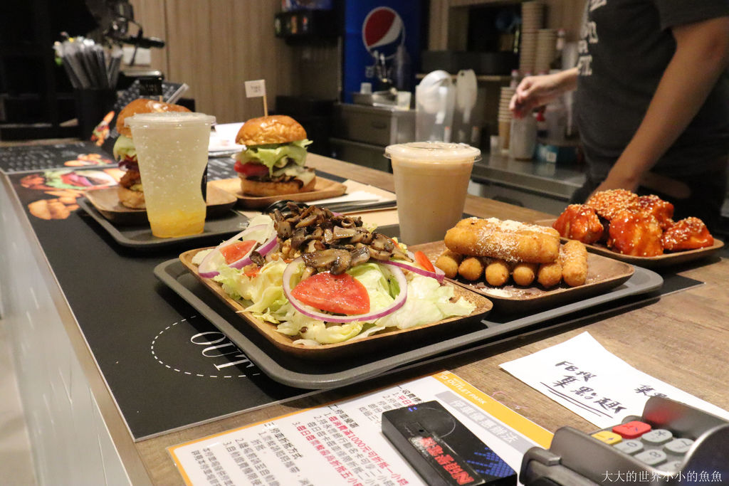  Take Out Burger%26;Cafe 手工漢堡 美式餐廳21.jpg