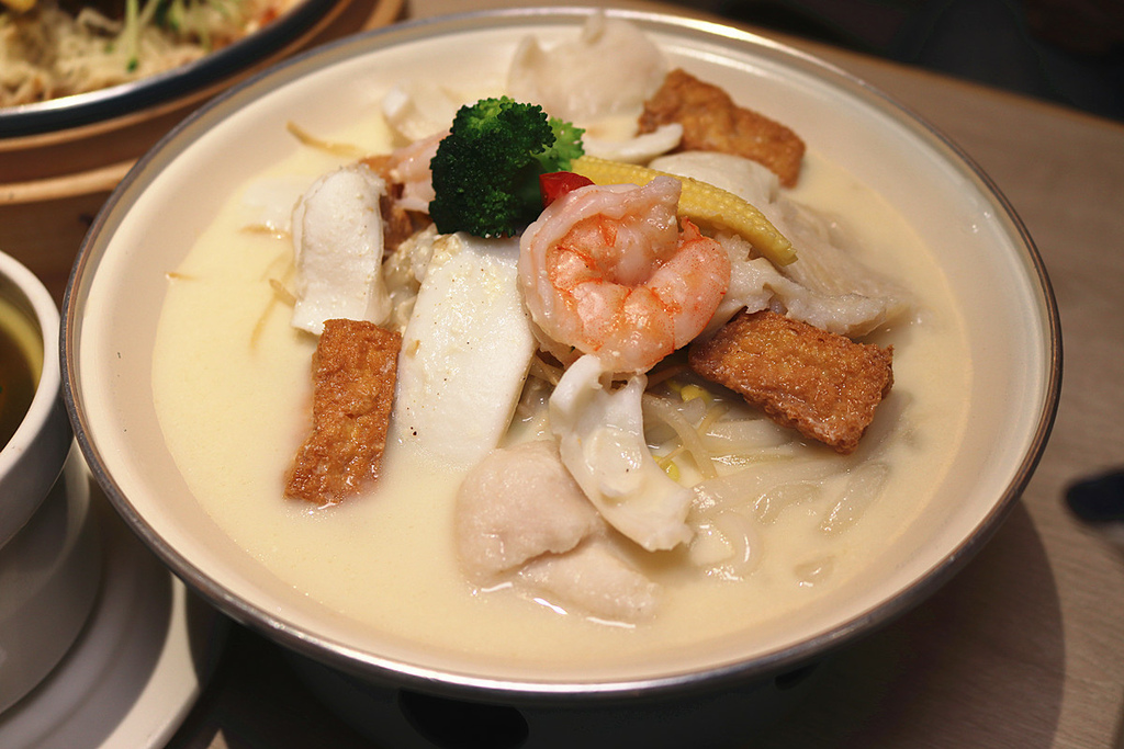 /tmp/php7Ts9iX /tmp/php7Ts9iX