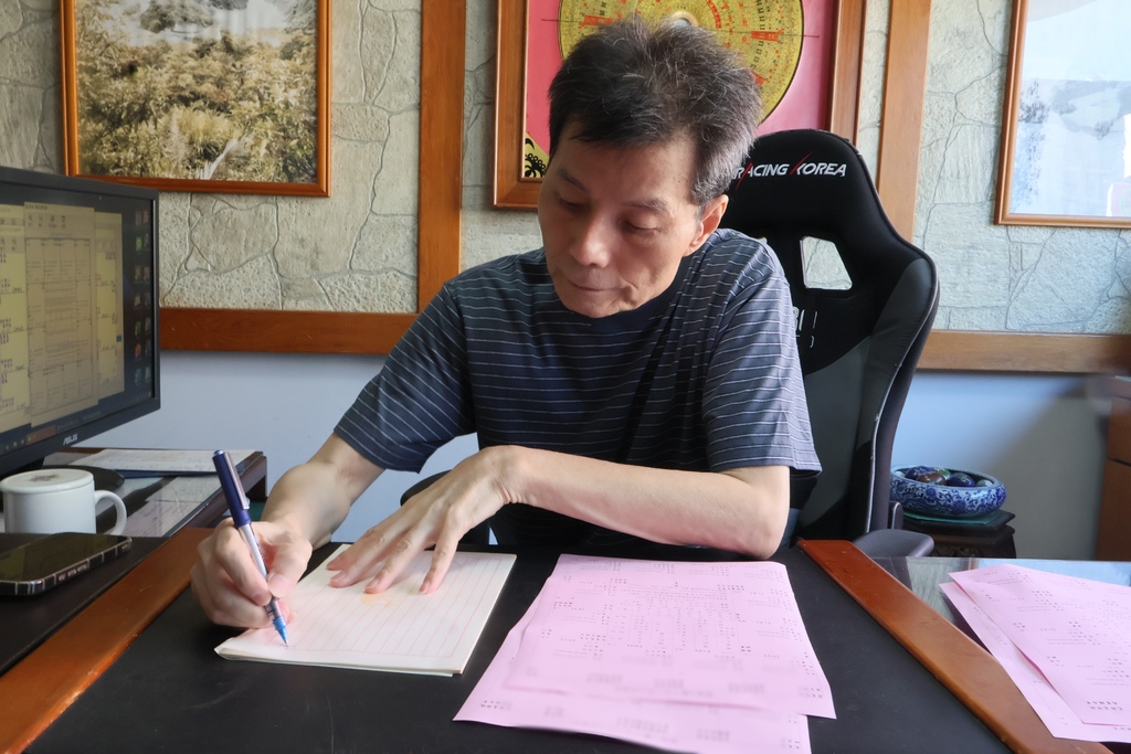 /tmp/phpYFEQrY /tmp/phpYFEQrY