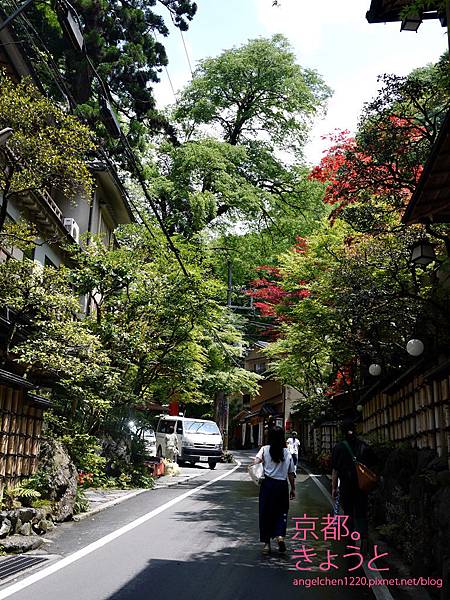 準備爬一小段山路.jpg