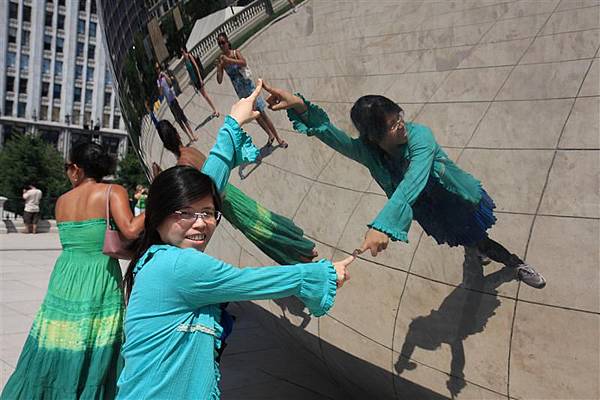 Millennium park _Cloud Gate (7)_豆裡豆外都有我.JPG