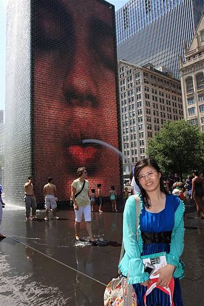 Millennium park _Crown Fountain (1)_終於等到噴水囉.JPG