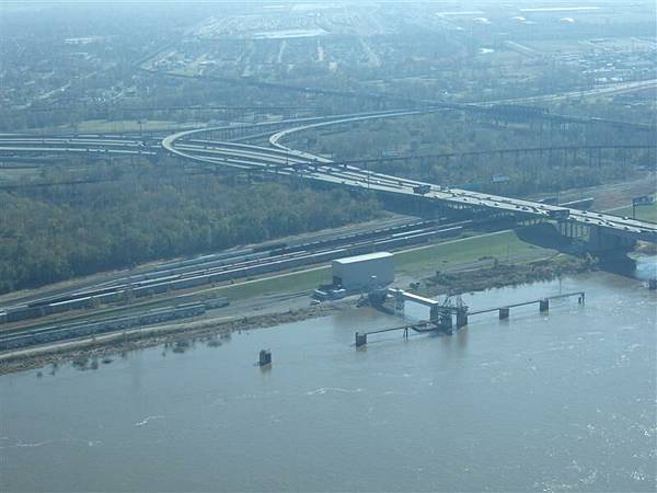 View fm Top of Gateway Arch 13.JPG