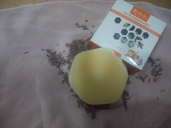 碧荷柏蜂萃卵殼膜蠶絲面膜皂 試用