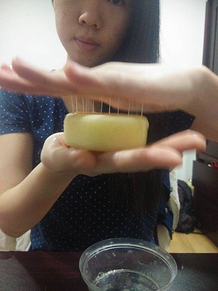 碧荷柏蜂萃卵殼膜蠶絲面膜皂 試用