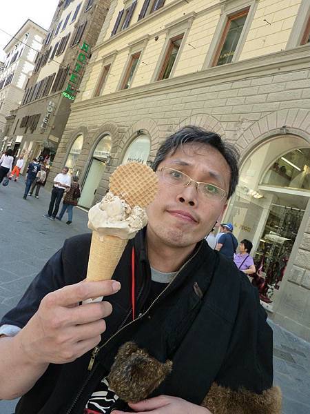 229901_4028560521595_1455724101_n