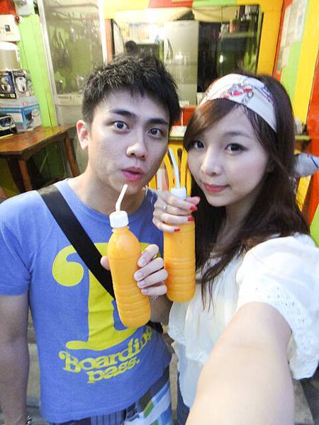 好大一瓶，一杯75P+10%服務費