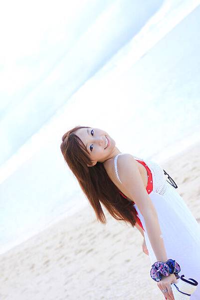 回矇一笑! 姐姐脖子有練過!