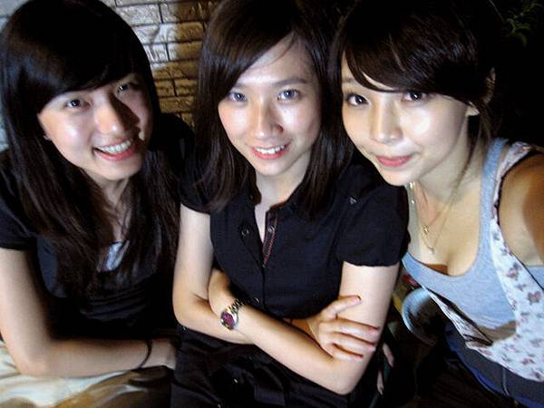 女生的聊天納涼拍照時間